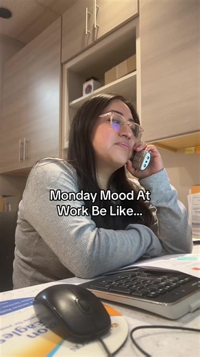 Monday Mood at Work: A Hilarious Take on Post-Weekend Blues