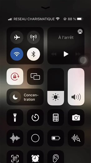 La vérité est comme un glaive. Azula doucement avec ton mauvais œil. Nous sommes tous congolais, , ainsi entre congolais, on doit se dire la vérité. J’ai 15ans d’expérience dans le monde musical, lorsqu’un son est éclaté, on peut le signifier sans à craindre des représailles.#brazzaville🇨🇬 #manuelactu🙏✊🇨🇬 #reactiontiktok #reaction #brazzabuzz🇨🇬 @Mokili Ya GiGi @Lema
