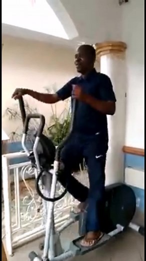 Vidéos de Cachet-Royal (@cachetroyal) avec son original - Cachet-Royal