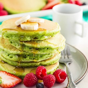 Spinach Pancakes? I'm kinda worried that you're going to want to skip this recipe based on the name, but I BEG you to give these pancakes a try. They taste exactly like regular, whole-grain pancakes, so be prepared for your kids to request them a lot. Get the recipe here: http://bit.ly/2myOT0X | weelicious
