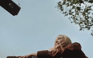 COACH蔻驰：让艾丽·范宁回到少女时代