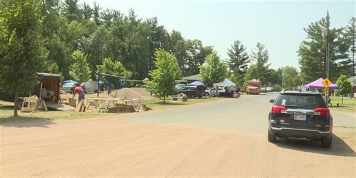 Mosinee farmers market provides small town vibe and delicious goodies