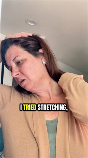 5 Reasons to Consider Using the Neck Hammock 1. Effective Neck Pain Relief: The Neck Hammock provides targeted cervical traction, reducing pressure on your neck and spine, and alleviating pain from conditions like herniated discs and muscle strain. 2. Convenient At-Home Treatment: Skip the expensive chiropractor visits! Enjoy professional-grade relief in the comfort of your home. 3. Portable & Easy to Use: Its compact design makes it perfect for use anywhere, whether you're at home, at work, or 
