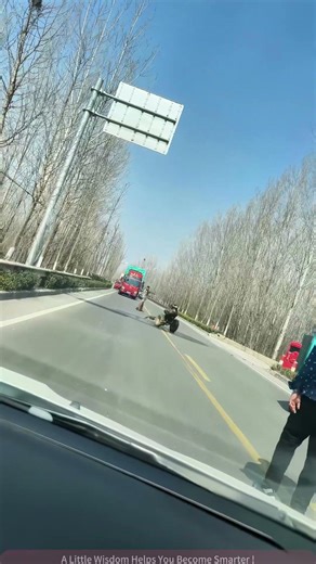 Moment of Loss of Control! Malfunctioning Machine Makes Road Dangerous