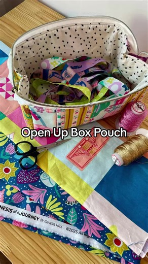 I’m obsessed with this pouch pattern and this fabric! Congratulations @gennyfromthequiltblock for releasing your first fabric line! I love every single piece from it! She also has tags and ribbons from @renaissanceribbons to go with her line. Pattern: Open Up Box Pouch by Minki Kim Fabric: The Genesis of a Journey by @gennyfromthequiltblock for @rileyblakedesigns Thread: GlaMore by @wonderfilspecialtythread #pouchpattern #quilting #quiltedgift #fabric #quilts