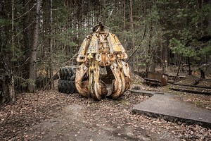 Während meiner dreitägigen Reise nach Tschernobyl habe ich auch den ein oder anderen radioaktiv stark belasteten Ort besucht, sogenannte "Hotspots". Dort ist die Strahlung um ein vielfaches höher und stärker konzentriert. Es war ein komische Gefühl der unsichtbaren Gefahr so nah zu kommen...doch seht selbst... Nächste Woche zeige ich euch zur Abwechslung dann mal einen anderen Ort, nicht aus Tschernobyl. Der wird euch aber auch sehr gut gefallen, da bin ich mir sicher! ;) Viele Grüße, euer Nic |