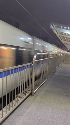 JR西日本京都線681系+683系通過シーン