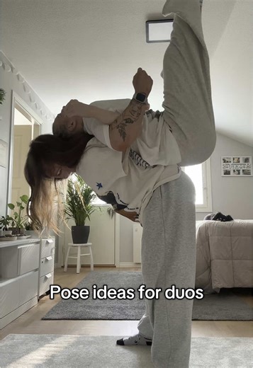 Cute Duo Pose Ideas for Best Friends
