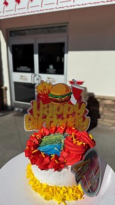In-N-Out… but make it plant-based pup approved 🍔🐾✨ We got asked to create an In-N-Out Burger–themed cake and BABY when I tell you we were HYPE?! We LOVE when y’all get creative and tell us your pup’s favorite foods, toys, themes, or little obsessions. It helps us bring your ideas to life and turn them into the cutest, healthiest plant-based creations your pups can enjoy on their big day 💚 Whether it’s their birthday, gotcha day, or you’re just that dog parent who celebrates everything (we lov