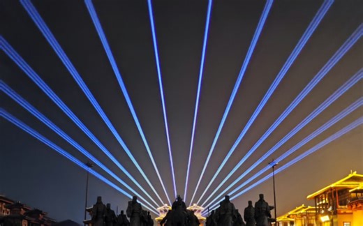 电车难题（Trolley problem）是一个著名的伦理学思考实验，用于探讨道德判断和决策制定。