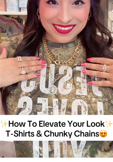 I love wearing a gold chunky chain with an oversized tee! An easy way to elevate your casual look! 😍✨ #fyp #sahm #smallbusiness #jewelry #ootd