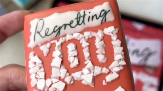 Baker delights the Colleen Hoover fans by making the cookies themed on her book Regretting You