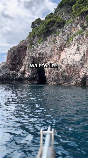 📍Elafiti Islands, Croatia 💙🇭🇷 beautiful blue cave. The Elaphiti Islands or the Elaphites is a small archipelago consisting of several islands stretching northwest of Dubrovnik, in the Adriatic Sea. #elafitiislands #elaphiteislands #croatia #europebeaches #mediterranean #adriaticsea #bluegrotto #bluecave #naturallyblue #caves #limestone #islandhopping #croatiatourism #gameofthrones