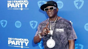 Flavor Flav recalls infamous moment Flavor of Love contestant pooped on floor: 'You could smell it through the TV'