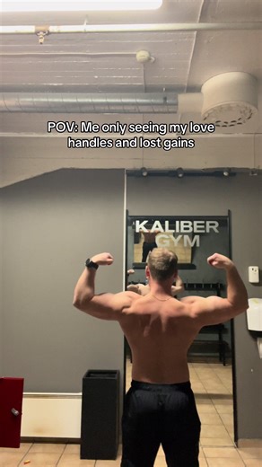 Love handles needs love to 🥲 #flexing #gymtok #back