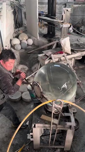 GiGadgets on Instagram: "A Feng Shui spinning ball fountain, commonly known as a rolling sphere or floating sphere fountain, is a popular decorative water feature in traditional Chinese Feng Shui practice. It consists of a heavy spherical ball (typically made of marble, granite, stone, or crystal) that continuously rotates on a base, powered by water pressure from a pump. The flowing water and spinning motion symbolize the endless cycle of prosperity, wealth attraction ("rolling in riches"), and