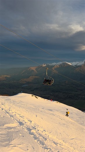 🏔️✨ Above the clouds. 📍Coronet Peak, New Zealand. 🇳🇿 The kind of view you'll never forget. #NewZealand #CoronetPeak #Queenstown #TravelTok #Nature