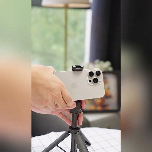 See Yourself While Shooting—M4B Magnetic Selfie Monitor Turns Ur Rear Cam into a Front-Facing Studio