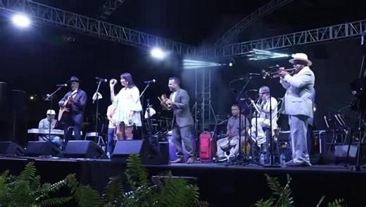 6.8K views · 123 reactions | AL SON TROPICAL LA NOCHE DE CONCIERTOS DE CAROLINA Joseph Fonseca y Charlie Sepúlveda deleitaron a las miles de personas que se dieron cita en Isla Verde | Municipio de Carolina | Facebook