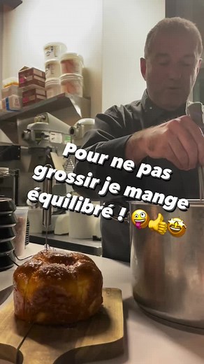 🤷‍♂️👨‍🍳🤣“C’est ça, être un chef… généreux !” #CuisineAvecAmour #PartageAvantTout #RégimeReporté #LaBouffeCestLaVie #GrosMaisHeureux #ChefGourmand #MangerCestLaVie #0CalorieSiPersonneRegarde #BonheurDansLAssiette #ViralTikTok