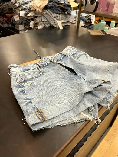 Would you Wear These? | AE Stretch Curvy Ripped Denim Mom Short 😉