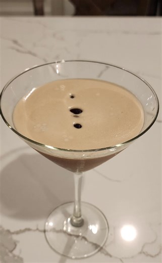 Welcome to the Weekend Rum Journalists. This recipe is our take on the espresso martini (with rum of course) Ingredients... Rumtini 1 1/4 oz Espresso Cold Brew (we used @stokcoldbrew) 3/4 oz Coffee Liquer (@kahlua) 1/2 oz Simple Syrup 1/2 oz Irish Cream (@baileysofficial ) 1/2 oz Chocolate Rum (@selvareyrum ) 1 oz White Rum (@selvareyrum ) Cold Foam 2 oz Heavy Whipping Cream 1 oz Milk 1/2 oz Vanilla Syrup 2 Tsp Malt Powder Steps... Rumtini: Fill Martini glass with ice Combine all Rumtini ingredi