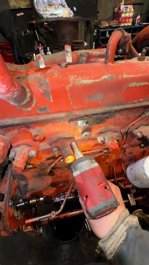 Allis Chalmers D-15 Diesel Tractors Explained