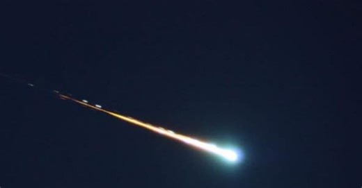 Une météorite visible dans le ciel belge : plusieurs maisons endommagées par des débris ! (vidéo)