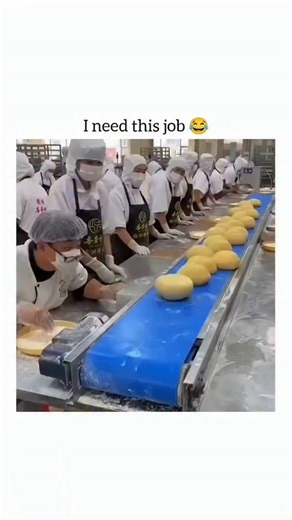 kentroleo on Instagram: "This video offers a fascinating and lighthearted look at the production of mooncakes, a traditional Chinese delicacy enjoyed during the Mid-Autumn Festival. Here is a breakdown of what the video shows: 1. The Production Process The video takes us through several stages of making these pastries, blending automation with human oversight: Preparation: Workers are seen handling large rounds of dough on a conveyor belt, ensuring they are properly floured and positioned. Egg W