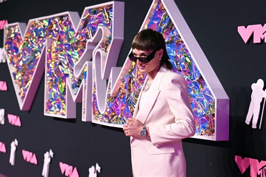 Peso Pluma confirma su relación con la influencer Hannah Howell con una foto - El Diario NY