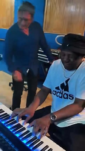 This Is The Boundless Music OF The Soul Brothers.On Our 50th Anniversary album we feature Adam Glasser,a multi award winner who recently won best Traditional Jazz album,for his Album SA and Beyond at Mzansi Musical Awards 2025 held recently.Here he seen jamming with Dr Black Moses..Basopba Lapho..🕺🕺🎺🎺🔥🔥🎸🎹🎵 | Soul Brothers