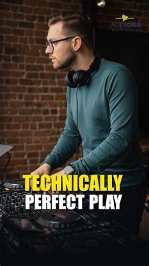 DJ Tips for Beginners: The Secret Skill of Reading the Crowd Every DJ Must Master