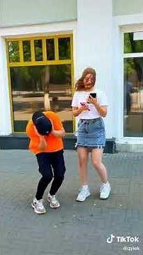 Taking a picture under skirt | qylek