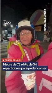 ARGENTINA EN UNA FOTO: Madre de 73 e hijo de 34, repartidores para poder comer 💔