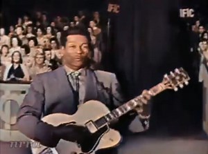 Chuck Berry - Back In The U.S.A (Live) (1959) "Back in the U.S.A.," released by Chuck Berry in 1959, is a vibrant celebration of American culture and comforts. Written after Berry's first overseas trip to Australia, the song contrasts his experiences abroad with the familiar joys of home. It describes quintessential American scenes—drive-ins, jukeboxes, and hamburgers—encapsulating the joy of returning to the U.S. after time away. Musically, the song is a testament to Berry’s skill in blending r