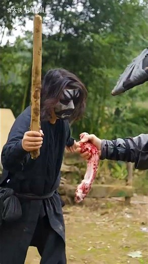 Kung Fu master defeats man in black and makes braised pork ribs