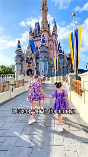 Is Disney worth the money? ✨🏰🎆 Moments from both Walt Disney World and Disneyland that make that question a little easier to answer. The fireworks lighting up the castle, the character hugs, the unexpected interactions, and the little magical moments you can’t plan. It’s never just about rides or tickets… it’s about the memories that stay with you long after the trip ends. Everyone has their own answer. But for me, these moments will always be worth it. #WaltDisneyWorld #Disneyland #DisneyFire