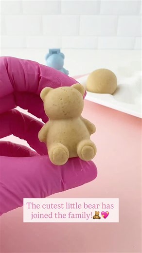 The cutest little bear has officially joined the family 🧸🤍 Meet our NEW Baby Bear Mold- it holds .5oz of dough and creates the sweetest little cake pops ever. Perfect for baby showers, Valentine’s Day, kids’ birthday parties & all things tiny and adorable 🍼🎀💕 Don’t wait, shop now on our website! 🛍️: www.mylittlecakepopmolds.com 📦: Free US shipping on orders over $75! #CakePopMolds #MiniCakePops #BakingTools #BabyShowerTreats #CustomCakePops | My Little Cakepop