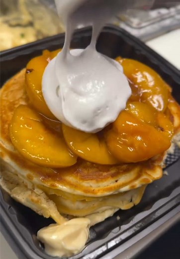 We are OPEN today!!👏🏽👏🏽🥞💕 10am-4pm 1367 Cleveland Ave, East Point, GA📍 Now available on @doordash for DELIVERY😋 #VeganHouseOfPancakes #VHOP #VeganPancakes