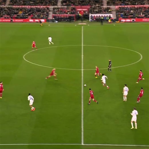 ່ (@fluent_futbol)’s video of knee slide