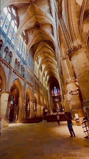 Metz Kathedrale von innen 😱 Die „Laterne Gottes“ begeistert mit gigantischen Glasfenstern! 🇫🇷