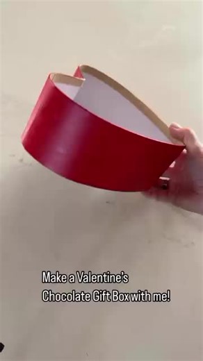 This is your sign to DIY the gift box too 💌🍫 Loving this custom Valentine’s chocolate box from @lookwhat_i_found. A little paint, a Cricut Maker 3, and suddenly it looks straight off a shelf. Click the link in bio to get started! #MakewithCricutANZ #valentines #valentinesDIY #chocolatebox