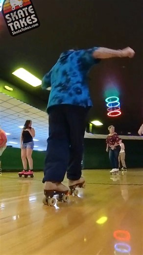 Backstrokin’ #DocShock 😍🤩 at Lacey Skates’ #birthday #skate #skatetakes #rollerskating #rollerrink #skatingrink #skatefamily #boogiedownskateclub #skatefam #rollerrinkvibes #skatingrinkvibes #skatetakesliz #rollerskatingisfun #backwardskating #backwardsskate #skater #rollerskater #buford #georgia 9/24/2023 #rollerskate | Skate Takes