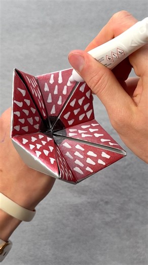 DIY Demogorgon Origami Cootie Catcher Stranger Things #strangerthings #strangerthings5 #papercraft