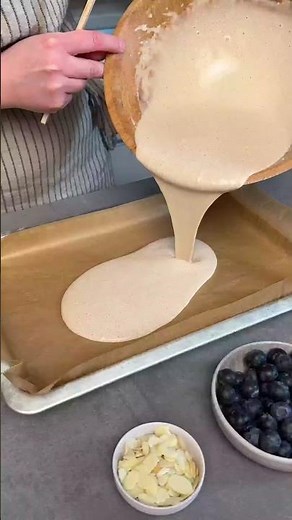 Ofen‑Pfannkuchen mit Heidelbeeren