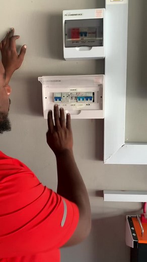 How a manual changeover switch works.. AC PROTECTION DB #solar#SAMA28 #solarsystem #loadsheddinginsouthafrica #inverter #powerbackup #gelbattery #gelbattery #lithiumionbatteries #solarpower #solarpanels #changeoverswitch #100ah