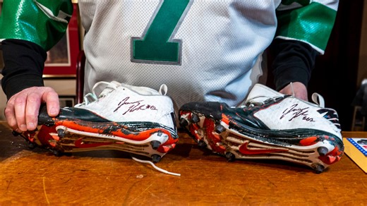 How can you tell that Philadelphia Eagles autograph is real? What one expert told us