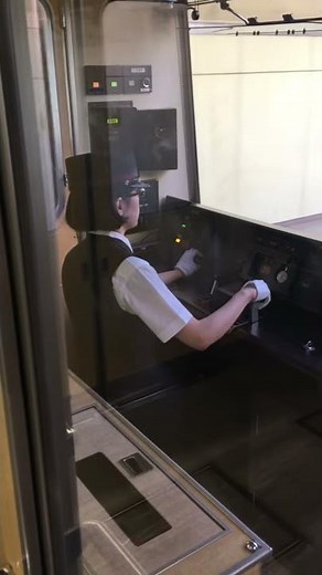 北大阪急行の女性運転士さん
