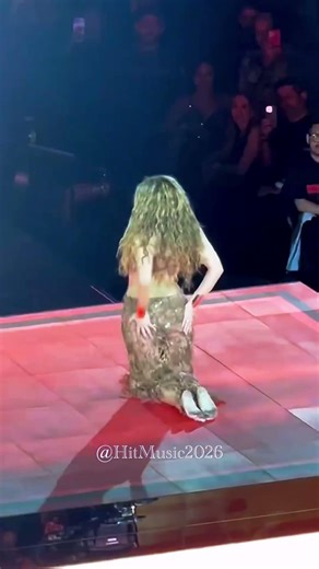 Shakira - Hips Don't Lie (Live in Paraguay - Night 2) #Shakira #LMYNL #LMYNLWorldTour