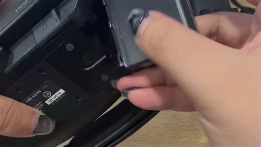 索尼ax700dv演唱会摄影教程_模式选择auto（自动模式）_菜单键在屏幕下方，ax700不能触屏，控制拨盘在电池旁边_#索尼ax700#演唱会相机推荐#相